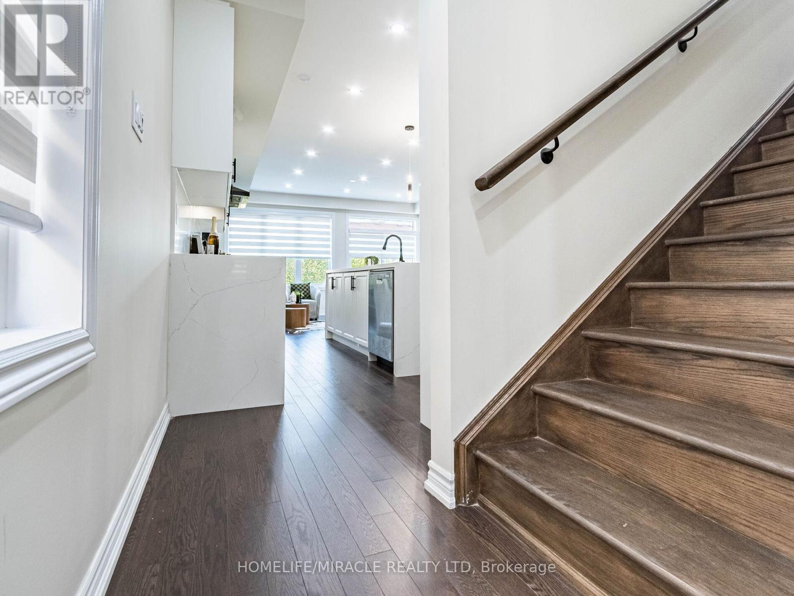1416 Oakmont Common E, Burlington, Ontario  L7P 0V8 - Photo 6 - W12440105