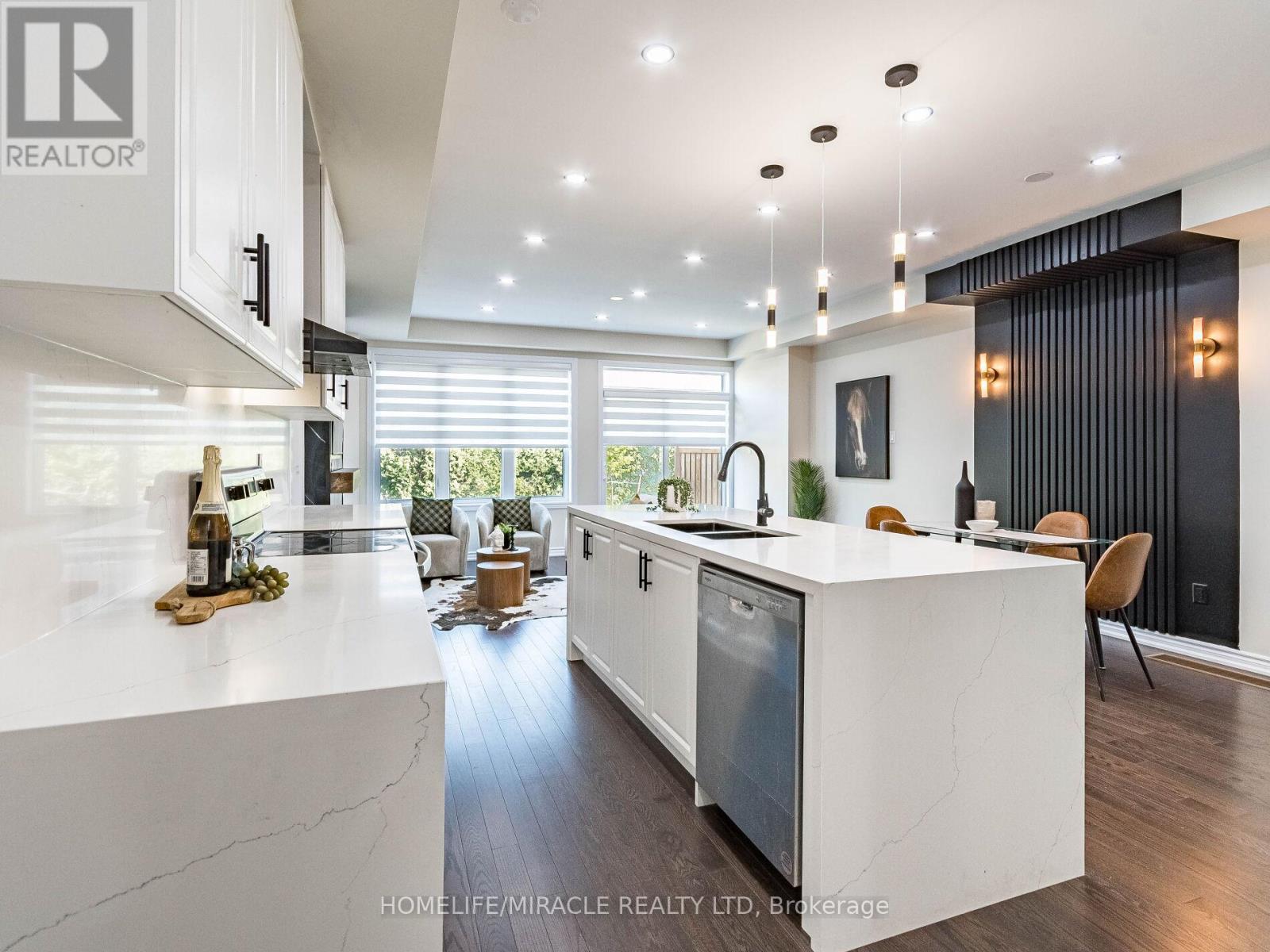 1416 Oakmont Common E, Burlington, Ontario  L7P 0V8 - Photo 7 - W12440105