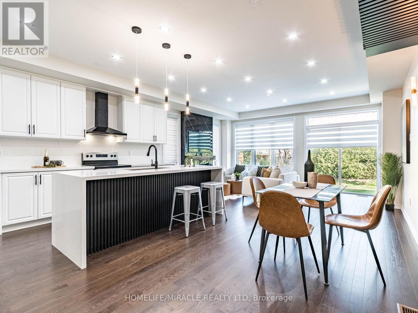 1416 Oakmont Common E, Burlington, Ontario  L7P 0V8 - Photo 8 - W12440105