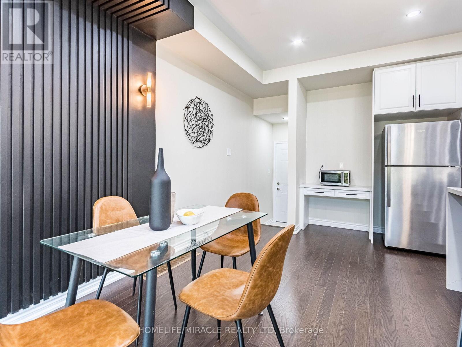 1416 Oakmont Common E, Burlington, Ontario  L7P 0V8 - Photo 9 - W12440105