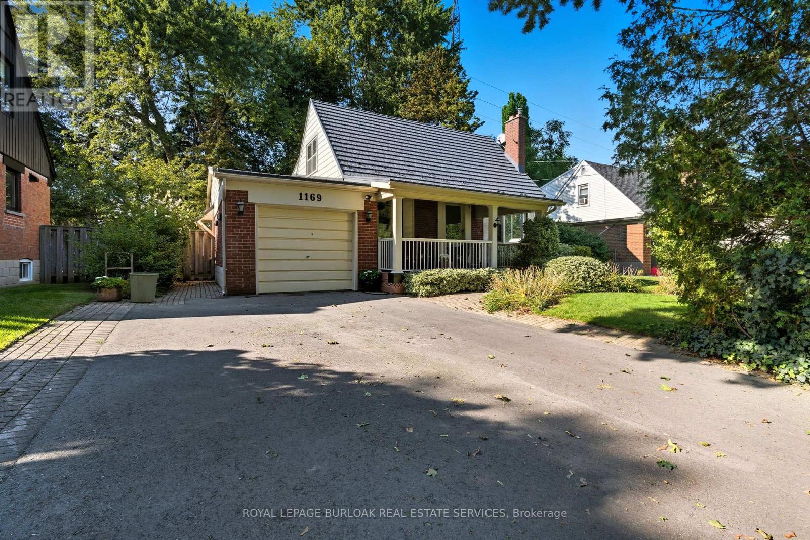 1169 Greening Avenue, Mississauga, Ontario  L4Y 1H3 - Photo 3 - W12440109