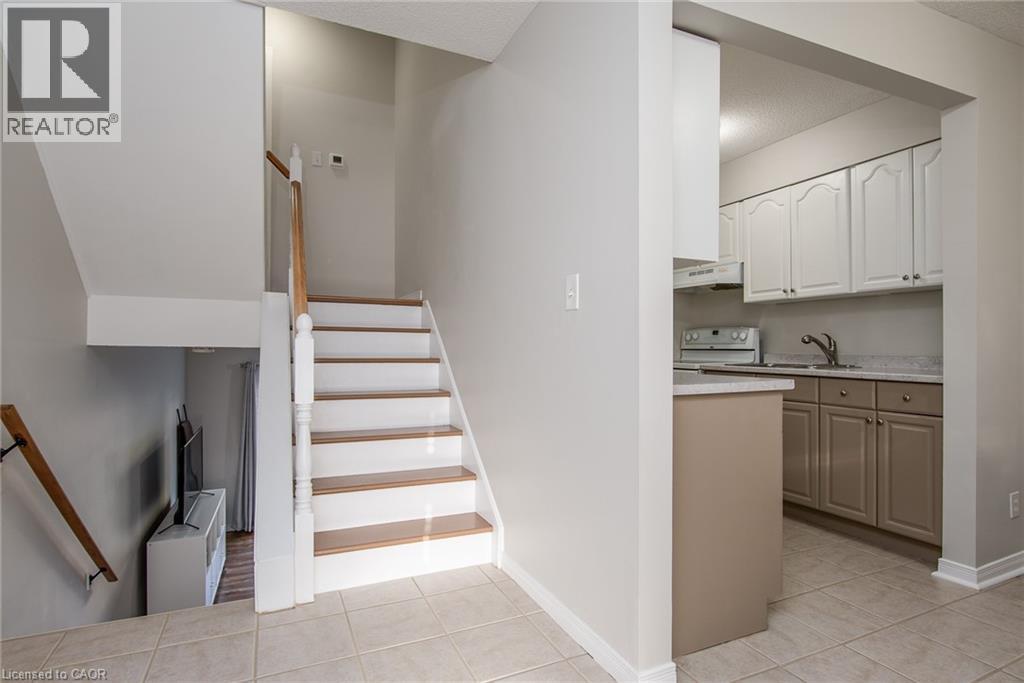 211 Veronica Drive Unit# 11, Kitchener, Ontario  N2A 2R8 - Photo 4 - 40775488