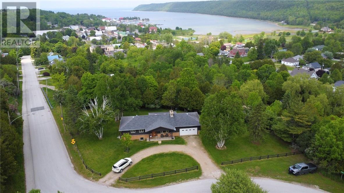 26 Hall Street, Gore Bay, Ontario  P0P 1H0 - Photo 3 - 2122492