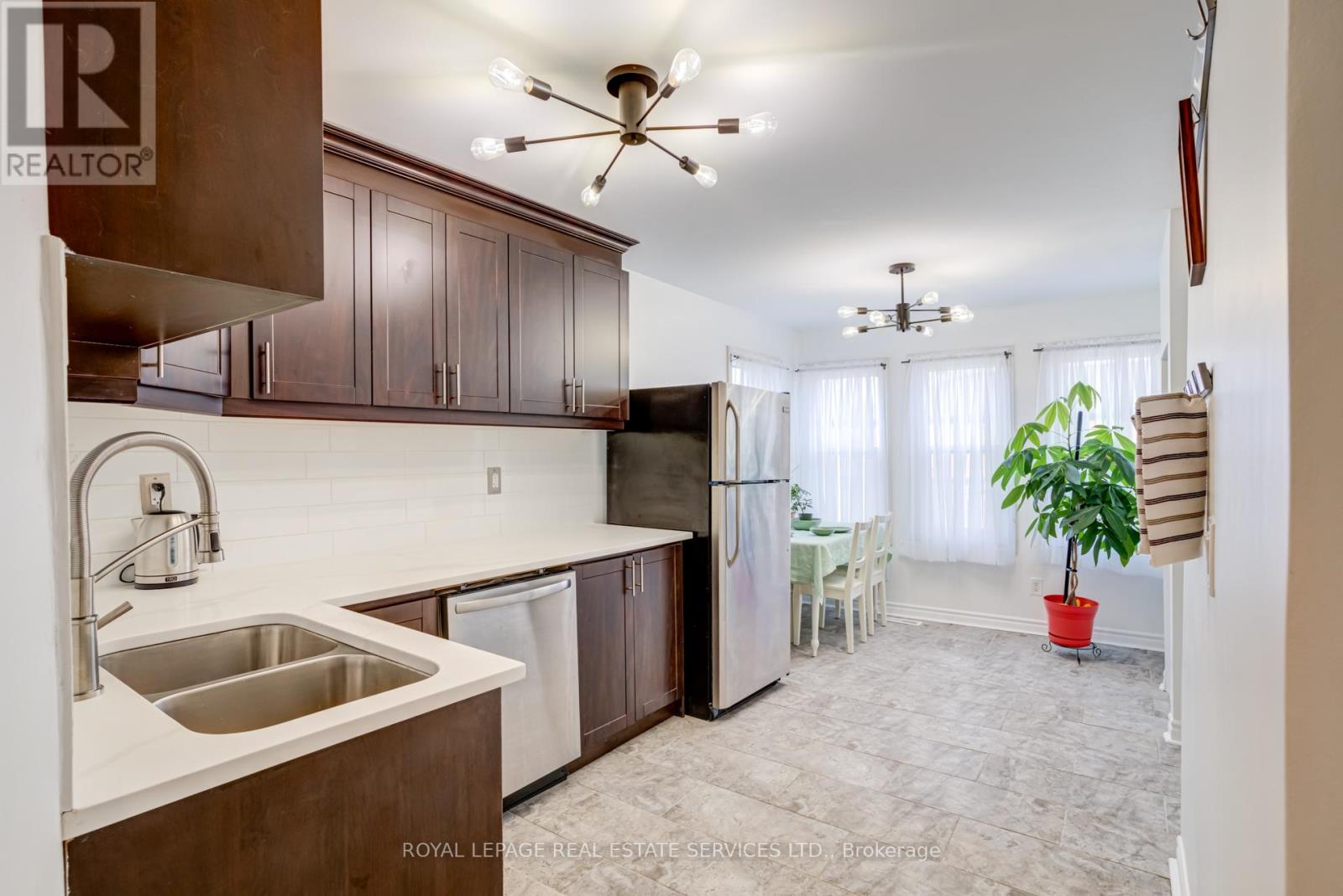36 Harmony Avenue, Hamilton (Homeside), Ontario  L8H 4X2 - Photo 11 - X12440011