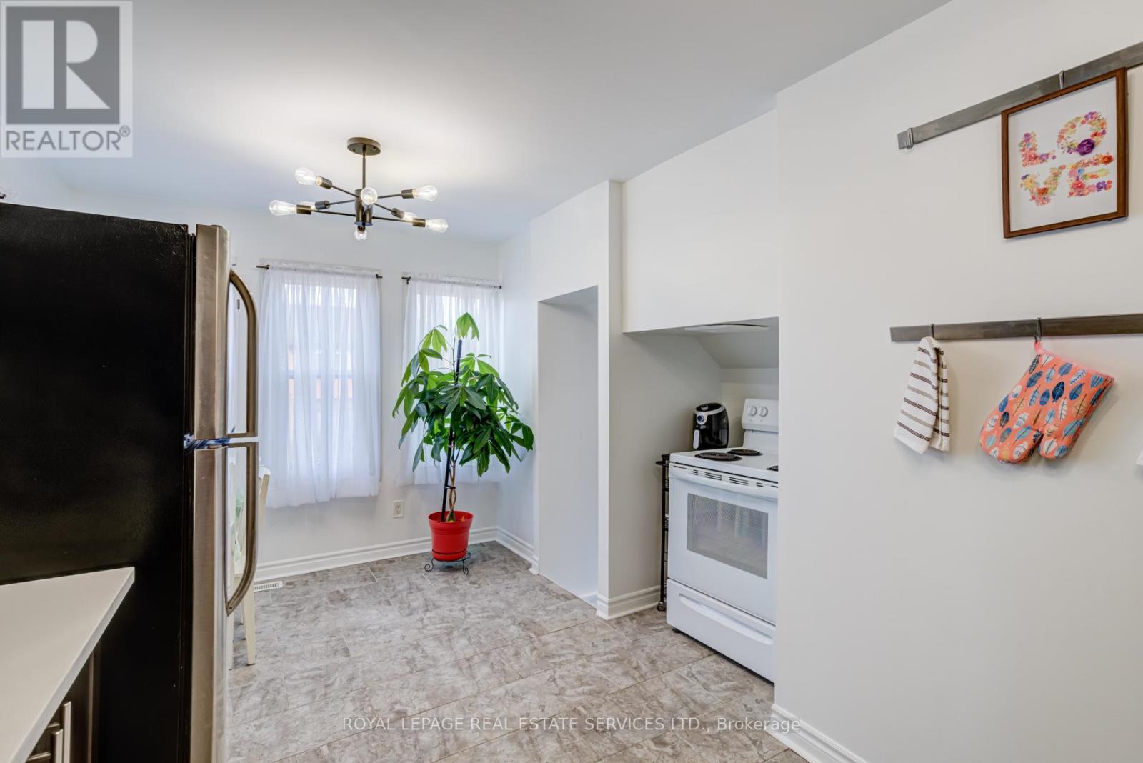 36 Harmony Avenue, Hamilton (Homeside), Ontario  L8H 4X2 - Photo 14 - X12440011