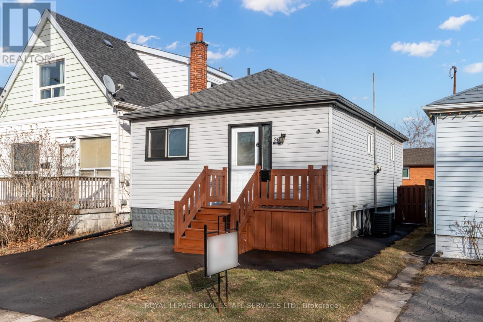 36 Harmony Avenue, Hamilton (Homeside), Ontario  L8H 4X2 - Photo 2 - X12440011