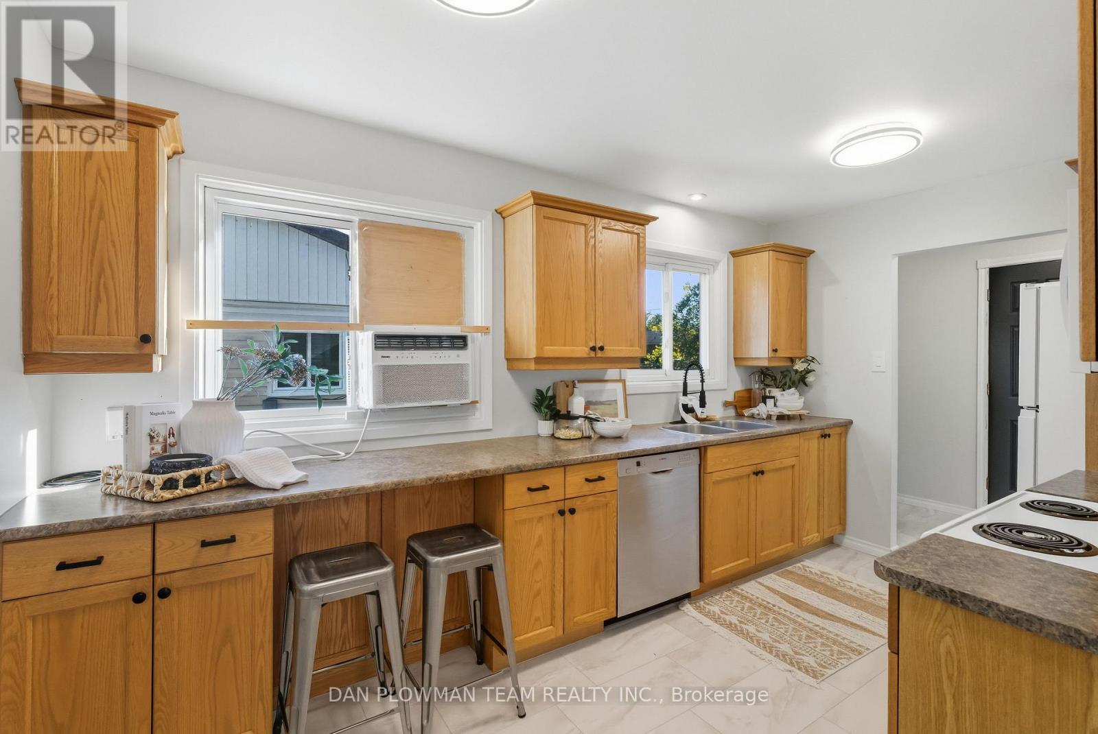 46 Alexander Avenue, Peterborough, Ontario  K9J 6B4 - Photo 10 - X12440015