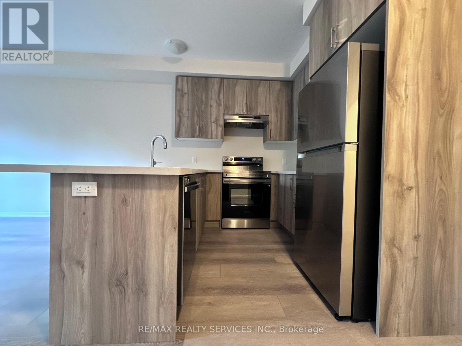 23 Radium Lane, Cambridge, Ontario  N1P 1H1 - Photo 4 - X12440026