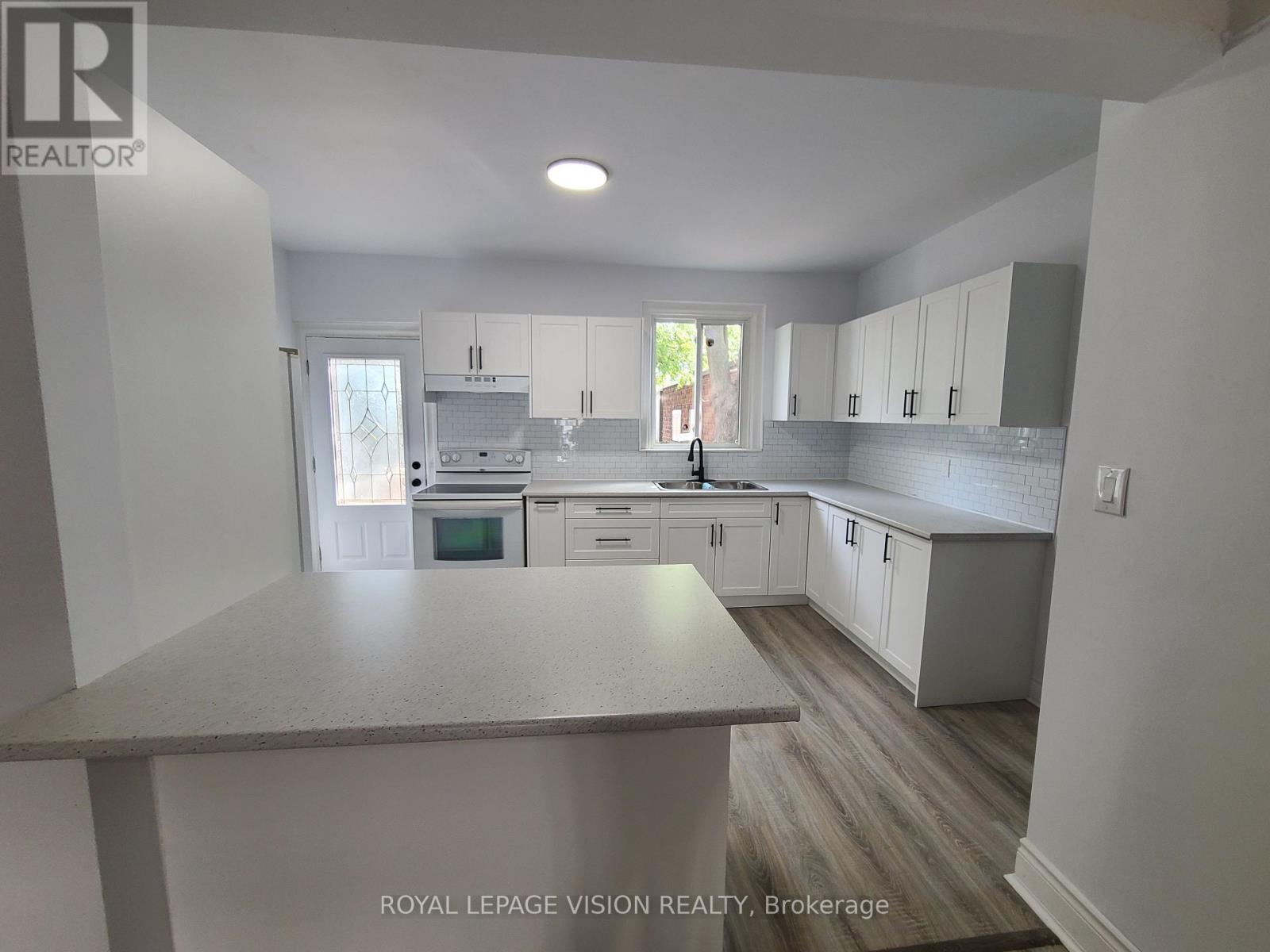 56 Munroe Street, Hamilton, Ontario  L8L 3V7 - Photo 10 - X12440039