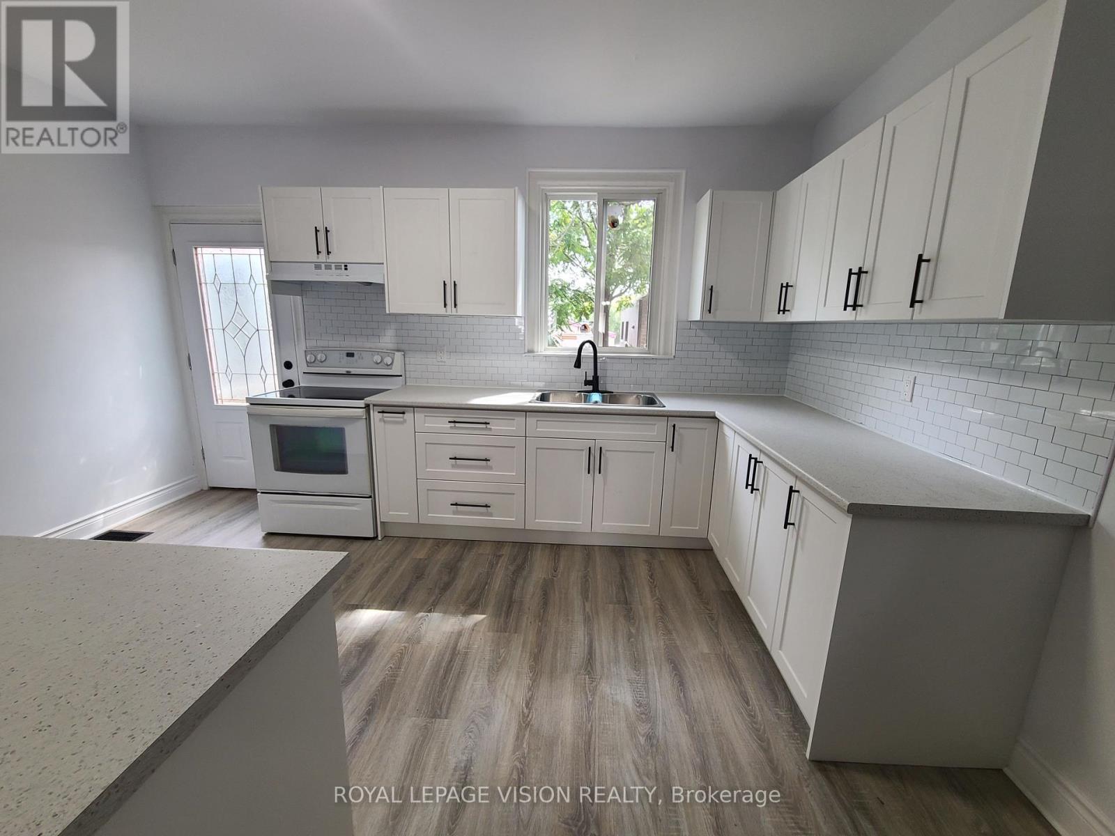 56 Munroe Street, Hamilton, Ontario  L8L 3V7 - Photo 11 - X12440039