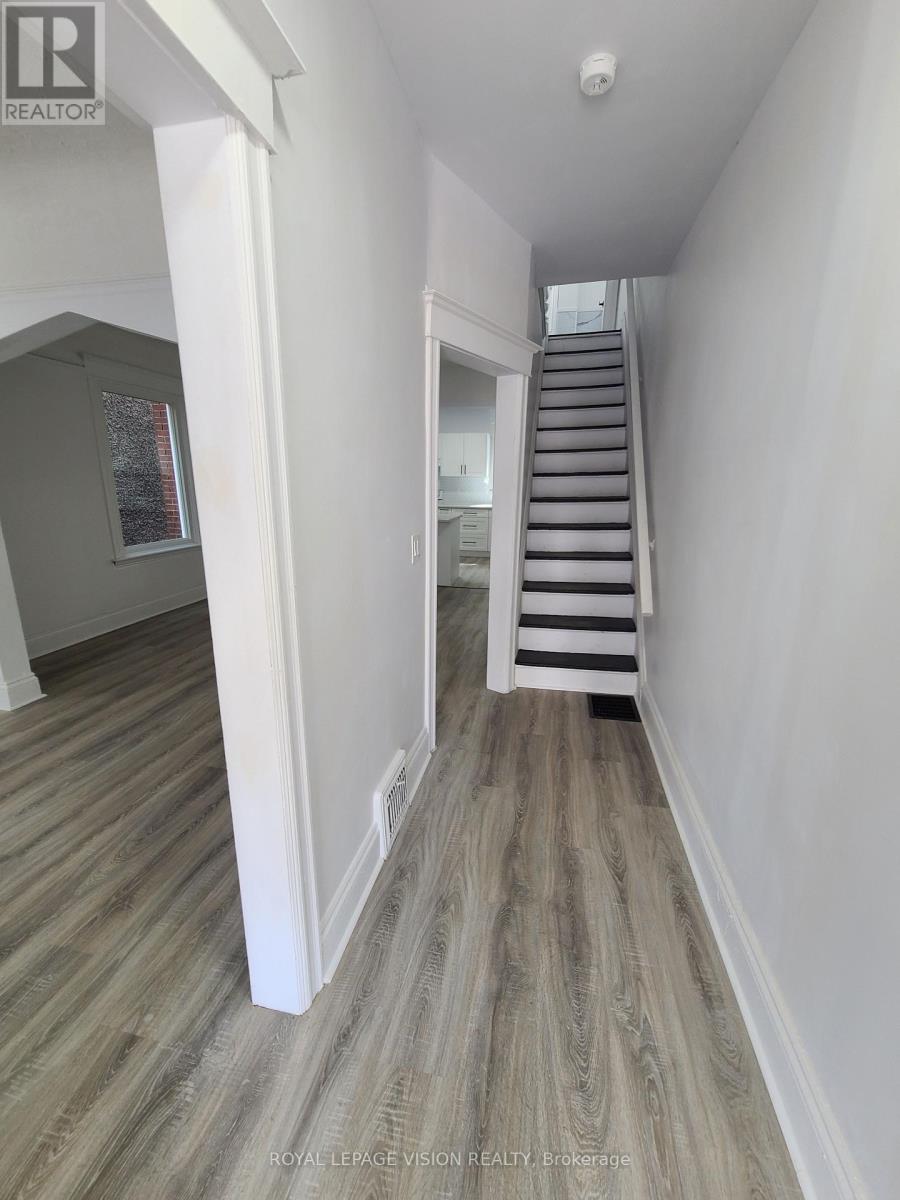 56 Munroe Street, Hamilton, Ontario  L8L 3V7 - Photo 4 - X12440039