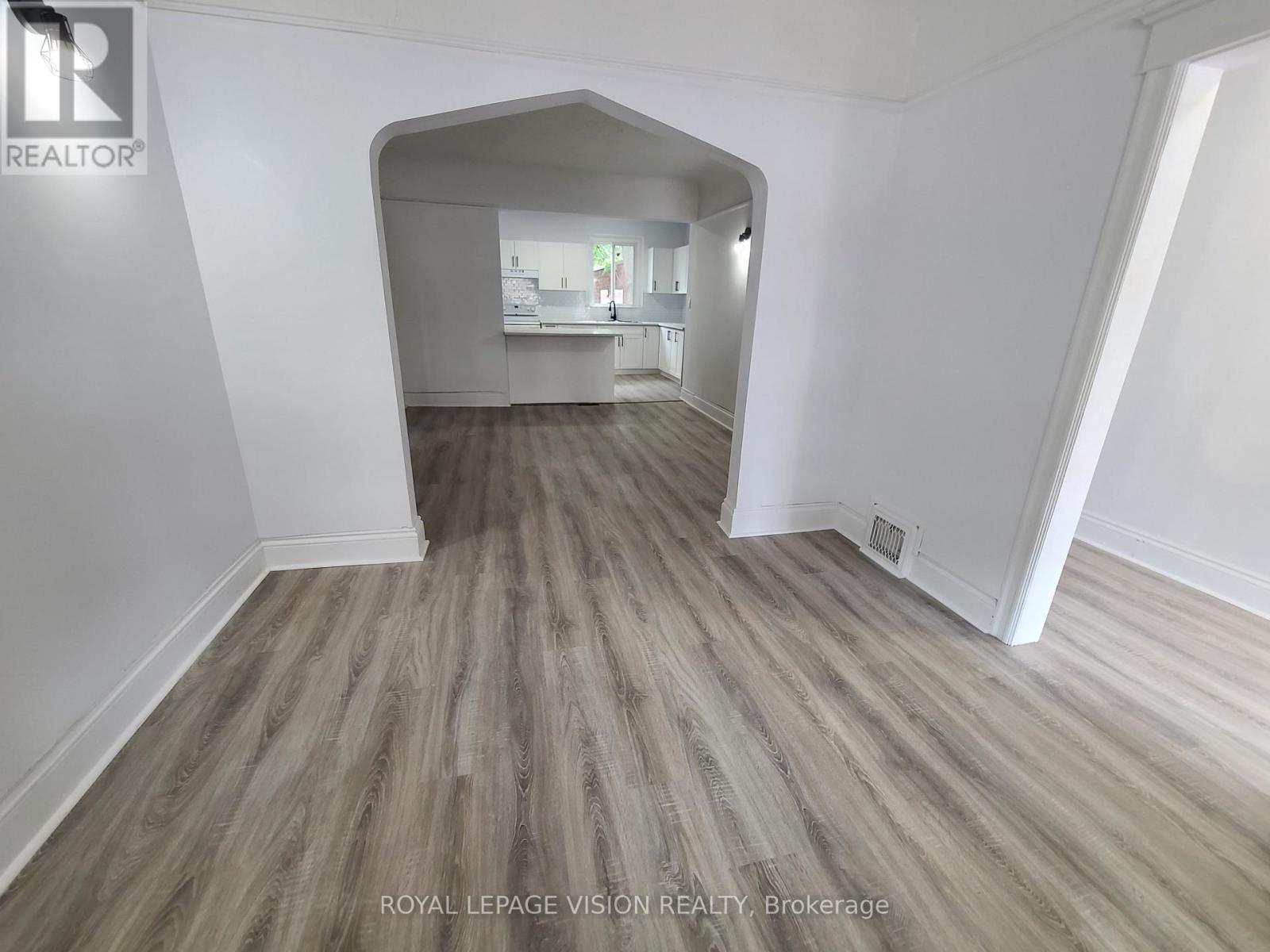 56 Munroe Street, Hamilton, Ontario  L8L 3V7 - Photo 6 - X12440039