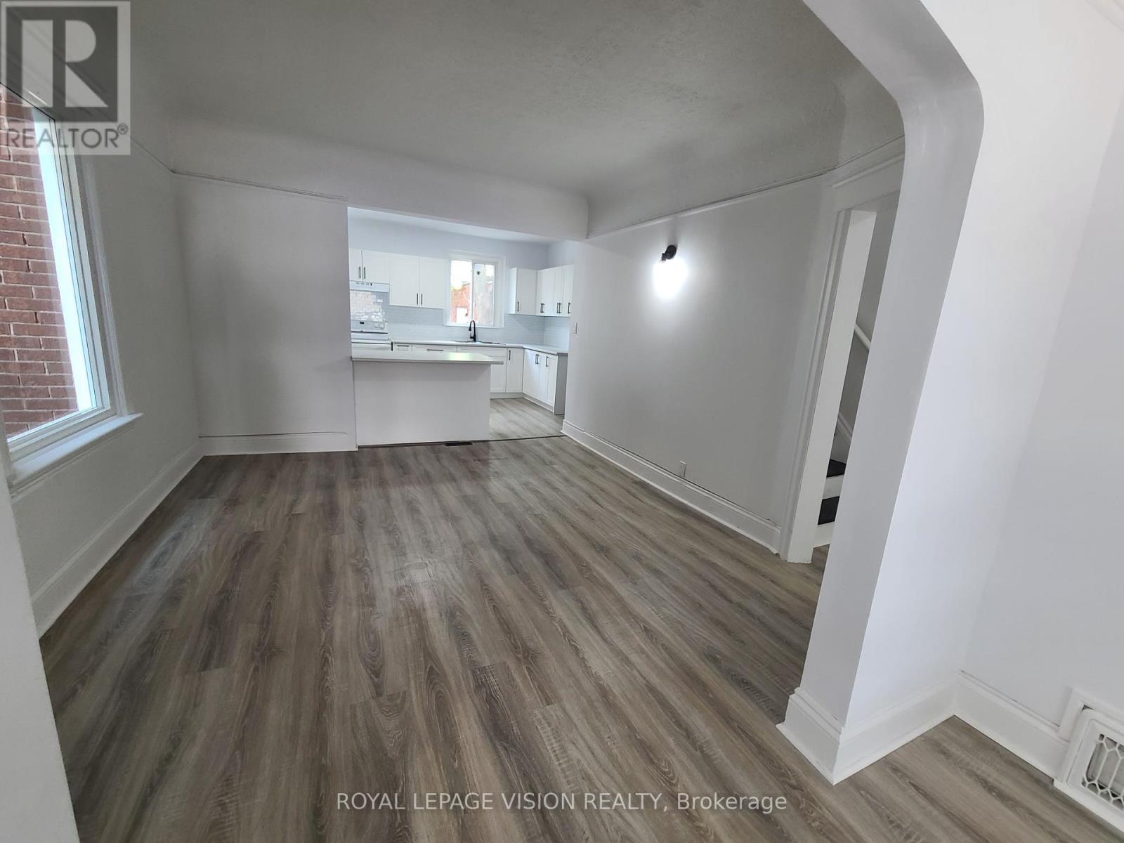 56 Munroe Street, Hamilton, Ontario  L8L 3V7 - Photo 8 - X12440039