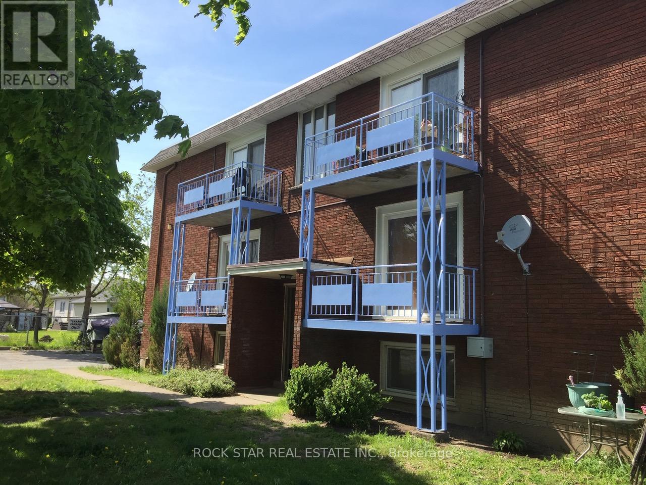 23 Saint Andrews Avenue, Welland, Ontario  L3B 1E2 - Photo 1 - X12440067