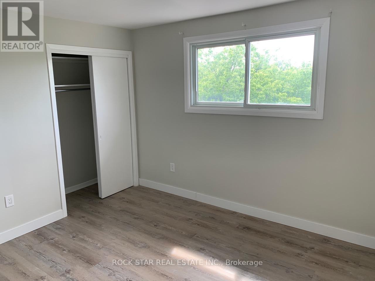 23 Saint Andrews Avenue, Welland, Ontario  L3B 1E2 - Photo 7 - X12440067