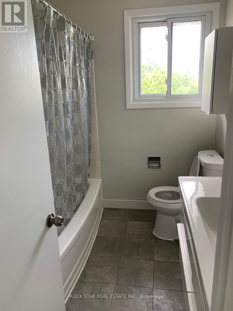 23 Saint Andrews Avenue, Welland, Ontario  L3B 1E2 - Photo 8 - X12440067