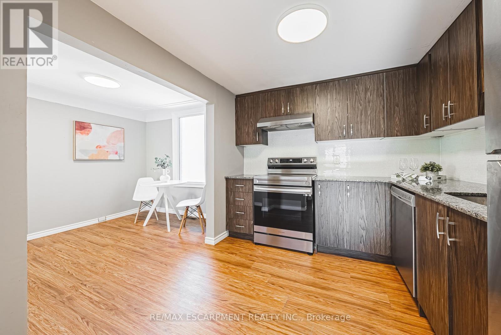 24 Rowanwood Street, Hamilton, Ontario  L8L 7H3 - Photo 15 - X12440074
