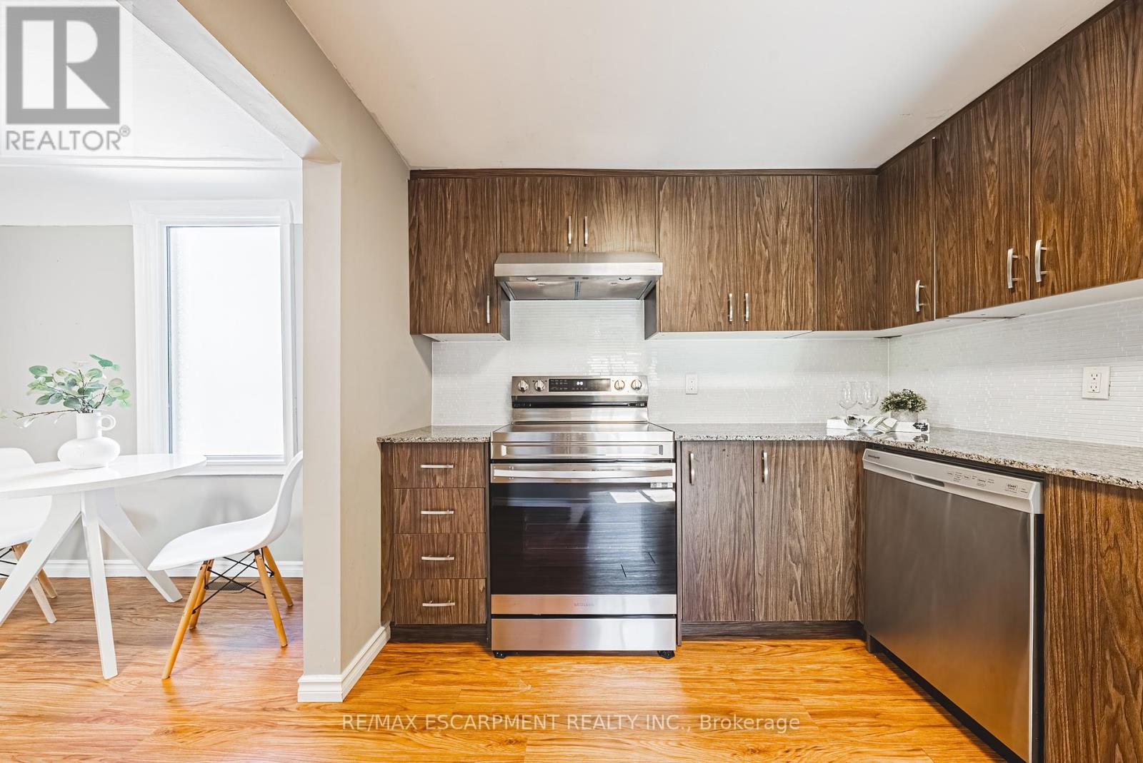 24 Rowanwood Street, Hamilton, Ontario  L8L 7H3 - Photo 16 - X12440074