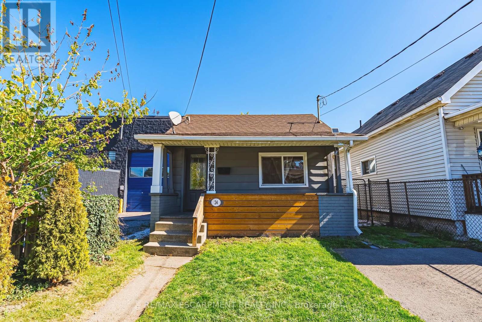 24 Rowanwood Street, Hamilton, Ontario  L8L 7H3 - Photo 2 - X12440074