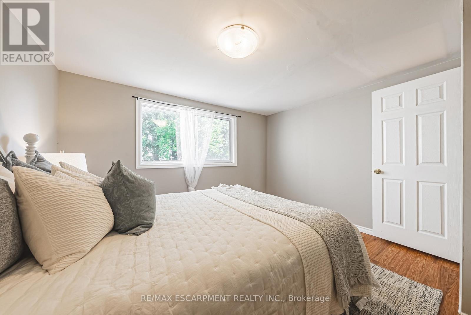 24 Rowanwood Street, Hamilton, Ontario  L8L 7H3 - Photo 22 - X12440074