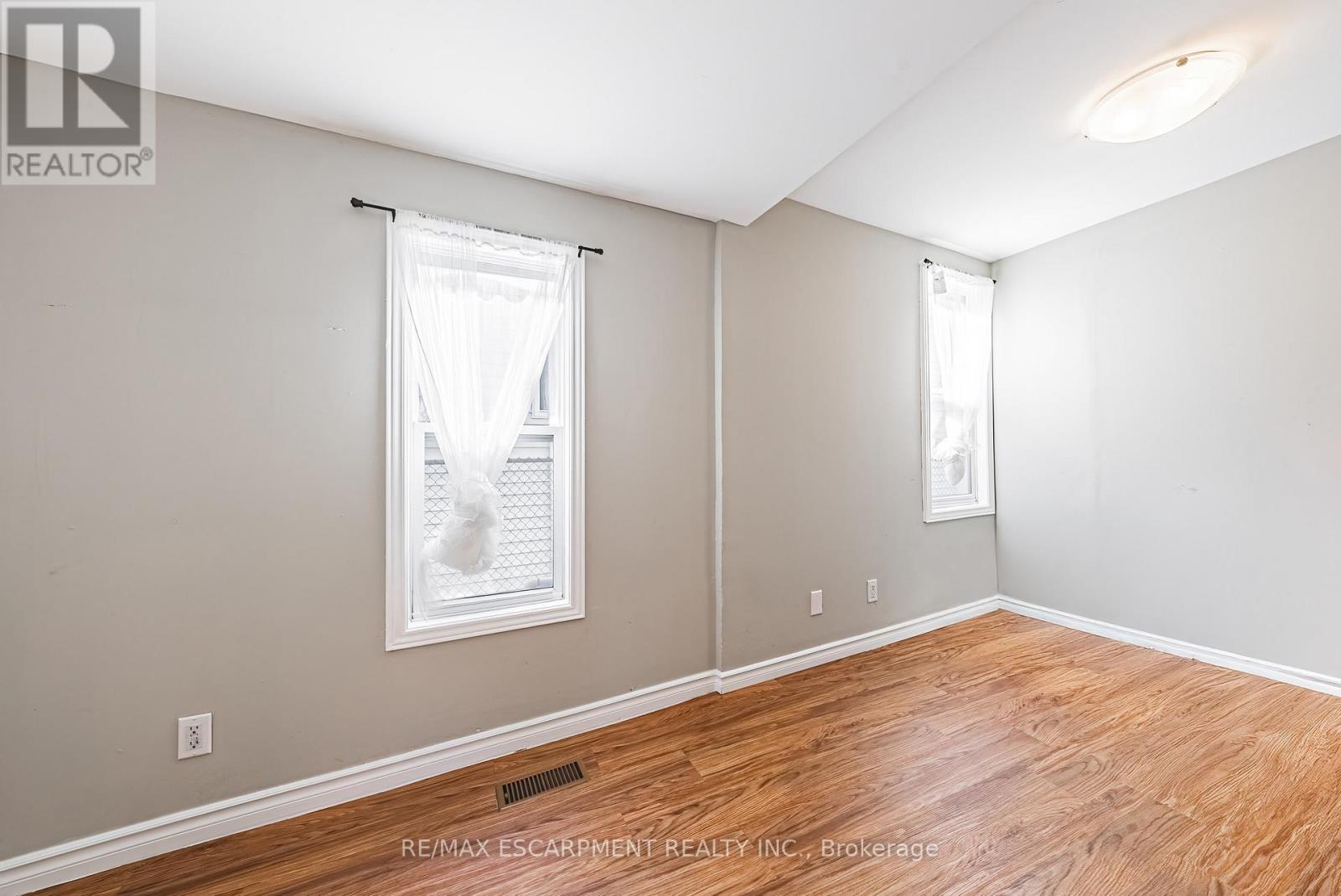 24 Rowanwood Street, Hamilton, Ontario  L8L 7H3 - Photo 25 - X12440074