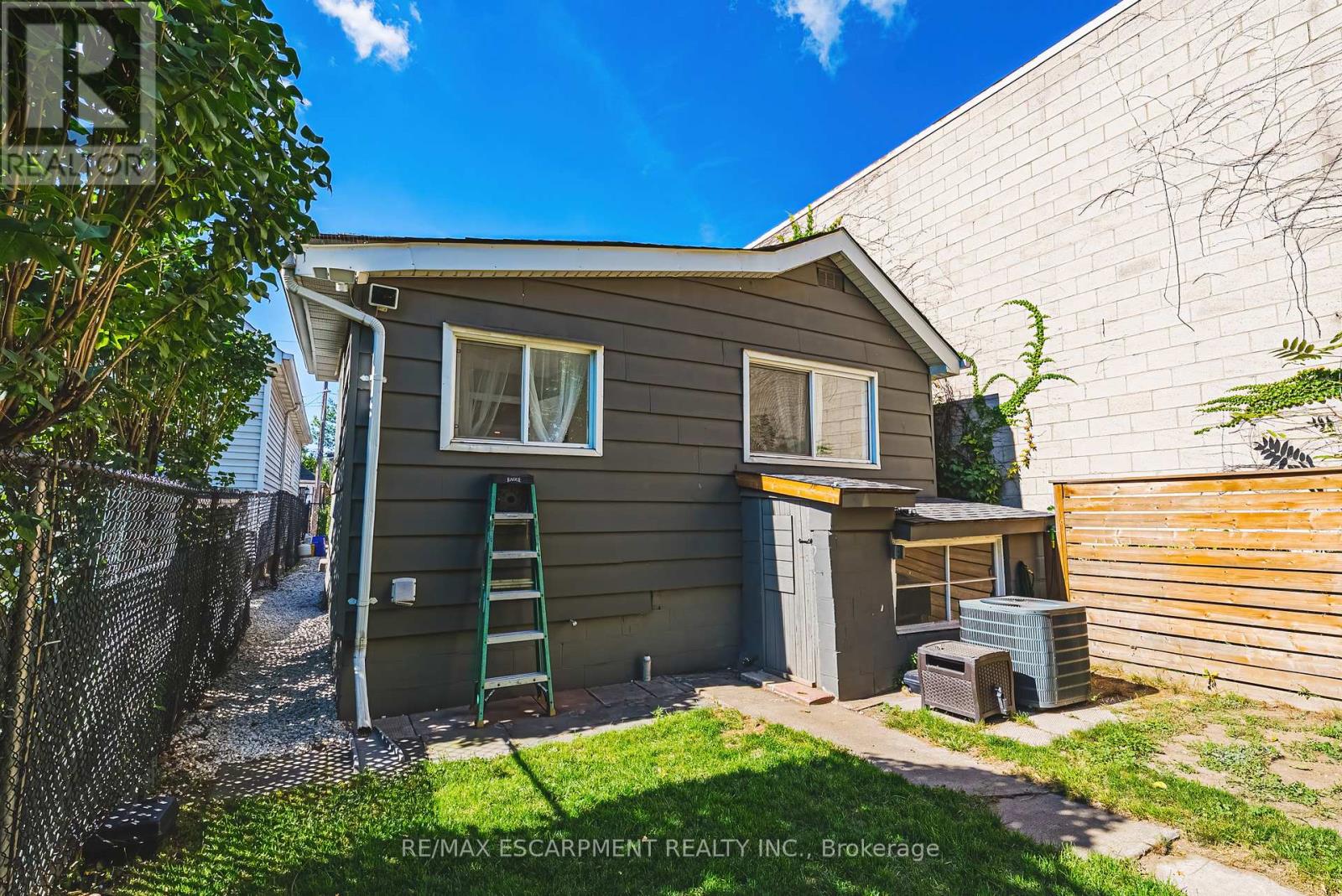 24 Rowanwood Street, Hamilton, Ontario  L8L 7H3 - Photo 35 - X12440074