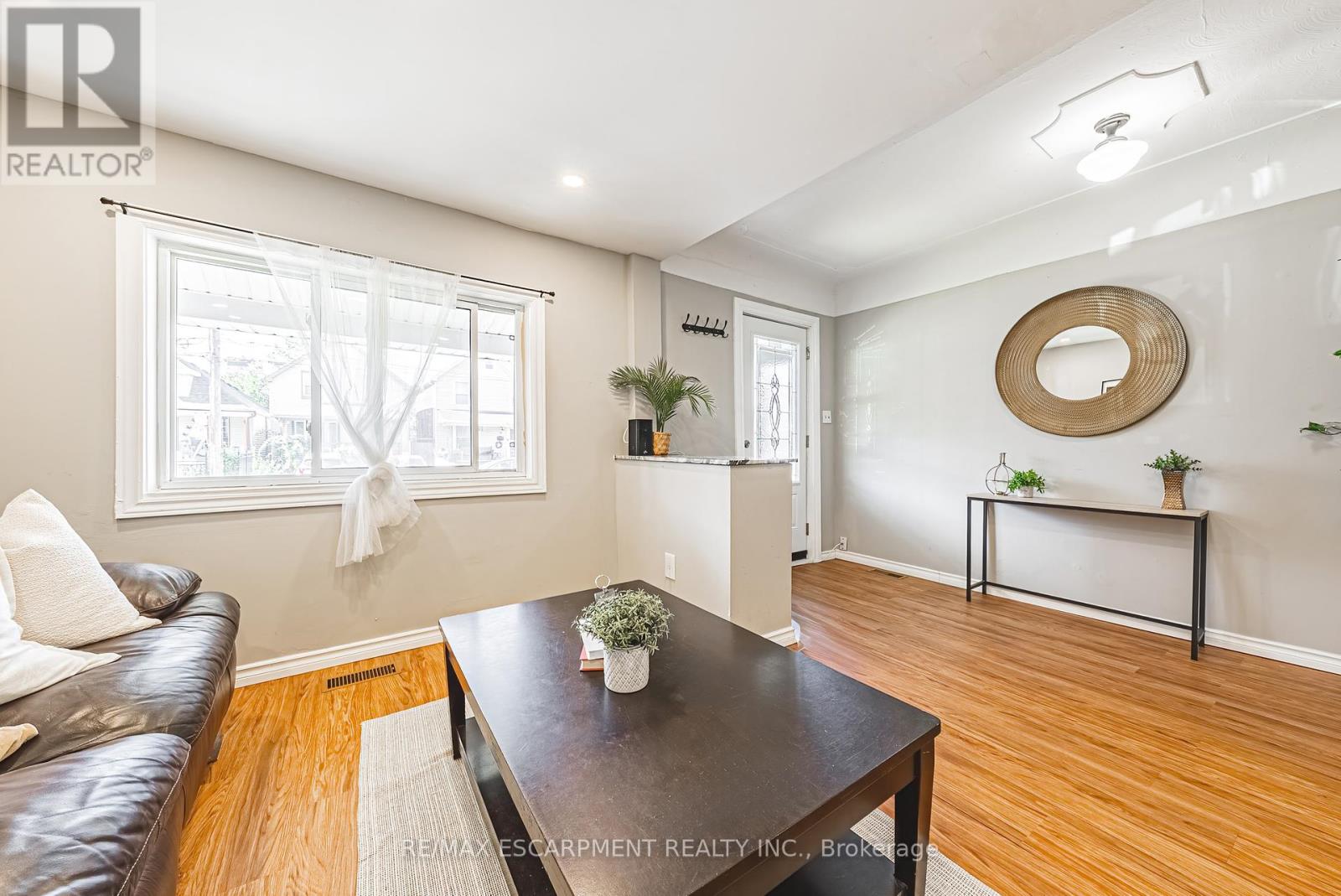 24 Rowanwood Street, Hamilton, Ontario  L8L 7H3 - Photo 8 - X12440074