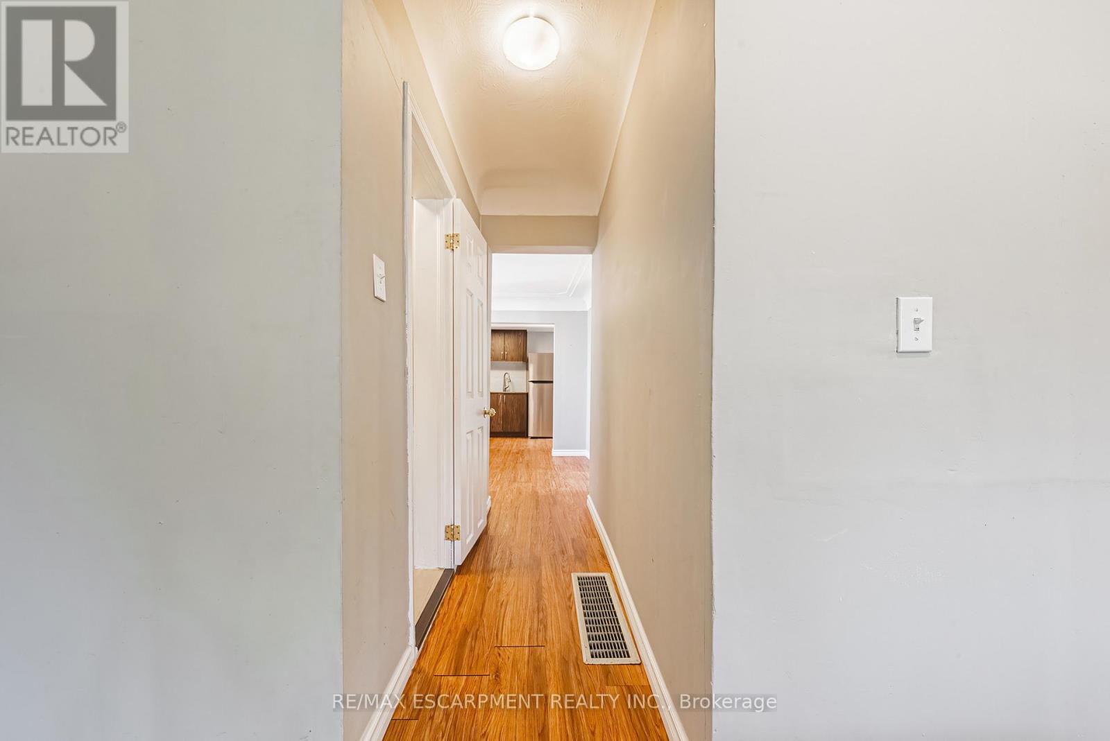 24 Rowanwood Street, Hamilton, Ontario  L8L 7H3 - Photo 9 - X12440074