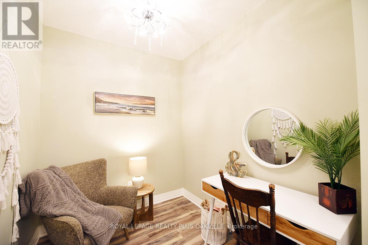 412 - 10 Concord Place, Grimsby, Ontario  L3M 0G6 - Photo 6 - X12440089