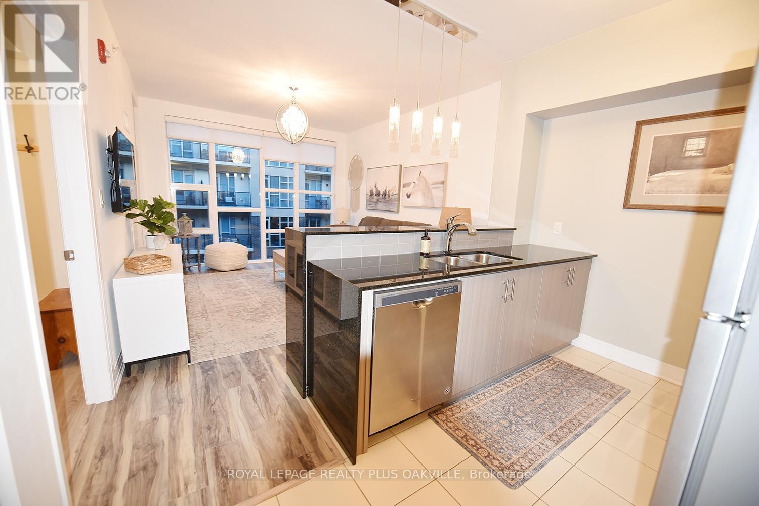 412 - 10 Concord Place, Grimsby, Ontario  L3M 0G6 - Photo 9 - X12440089