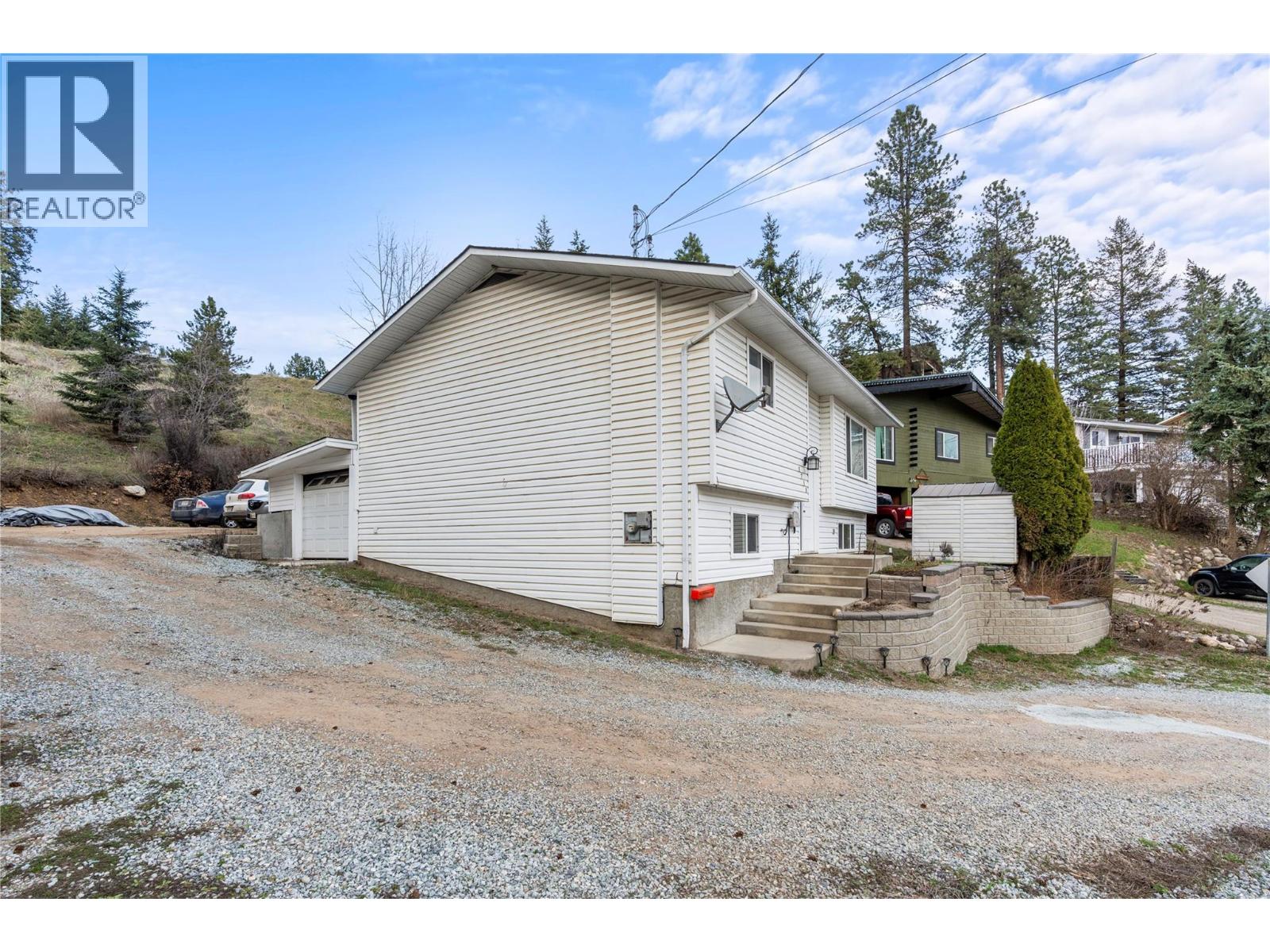 1718 Grandview Avenue, Lumby, British Columbia  V0E 2G0 - Photo 8 - 10333494