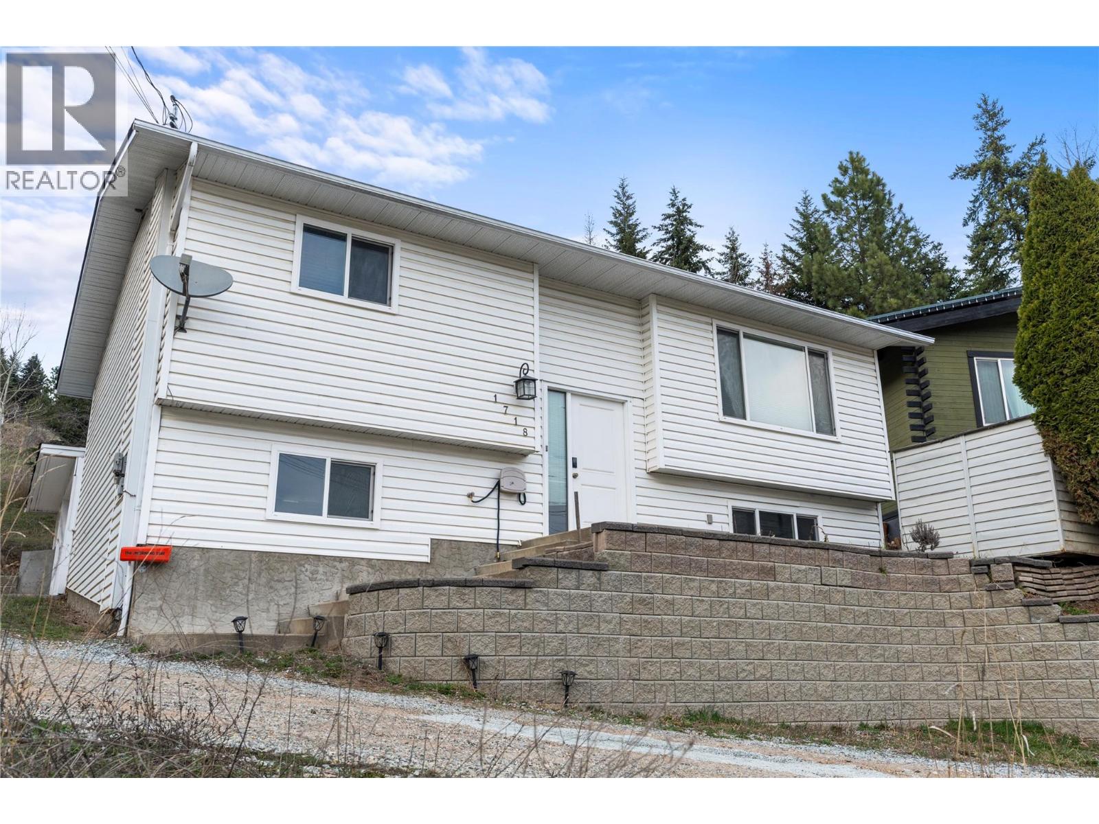 1718 Grandview Avenue, Lumby, British Columbia  V0E 2G0 - Photo 7 - 10333494