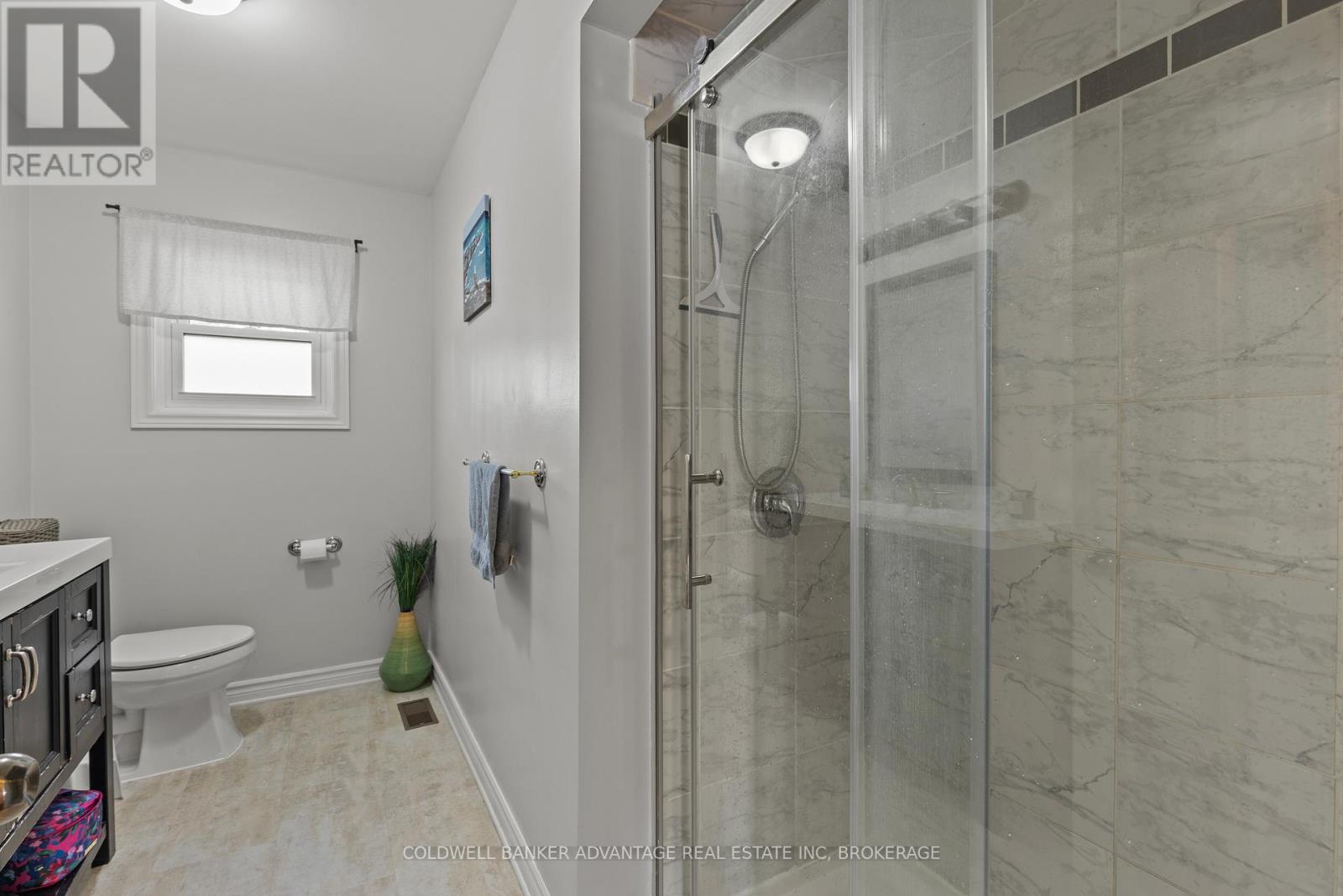 697 Ferndale Avenue, Fort Erie, Ontario  L2A 5C7 - Photo 18 - X12438431