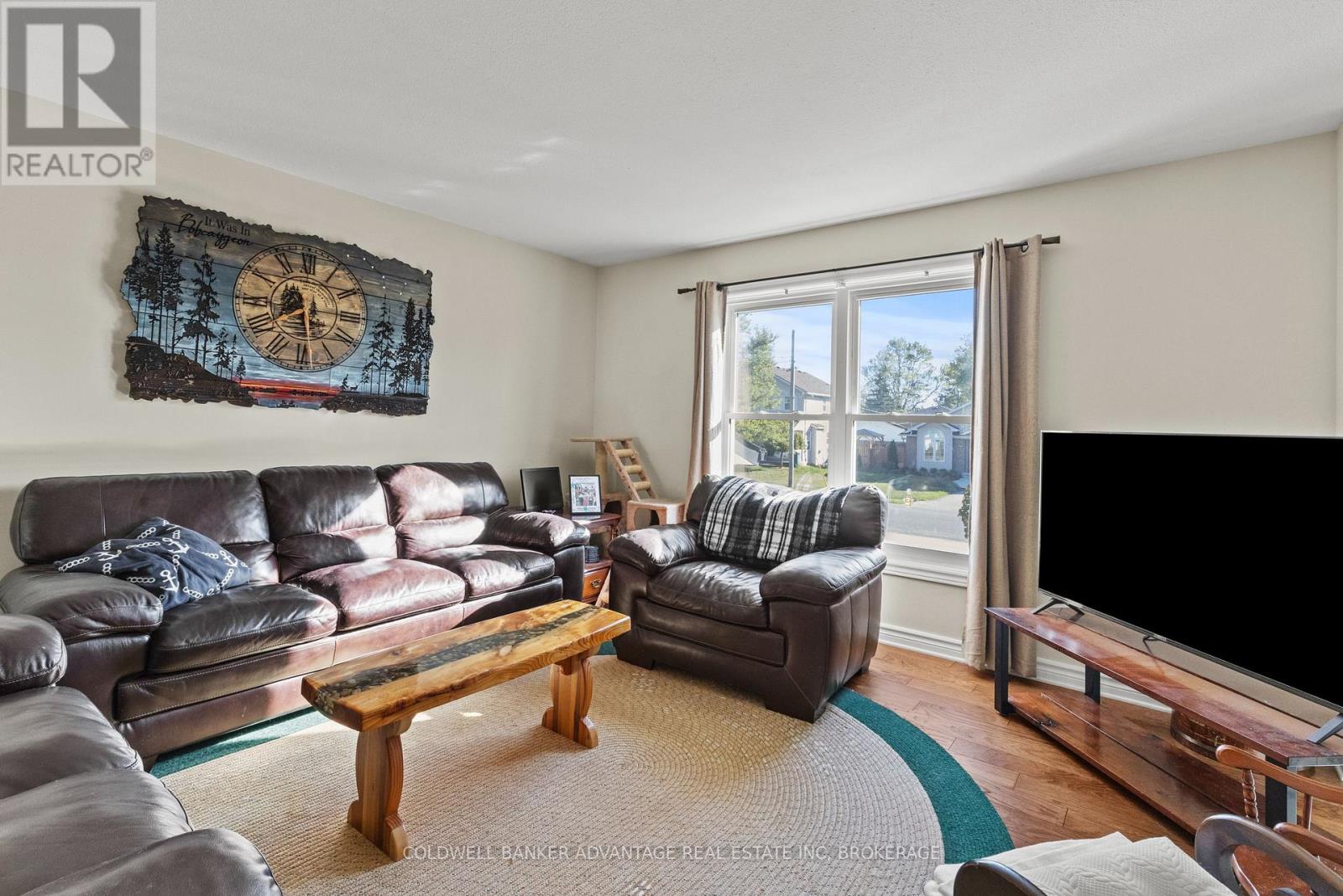 697 Ferndale Avenue, Fort Erie, Ontario  L2A 5C7 - Photo 7 - X12438431
