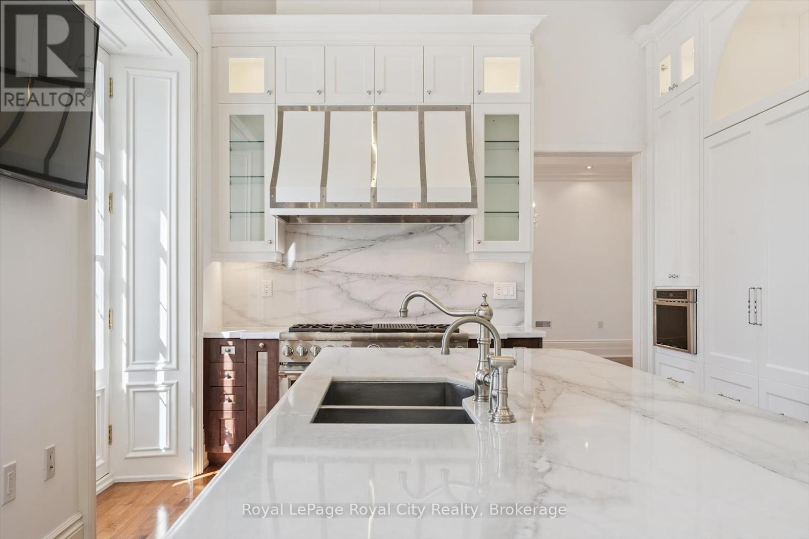 15 - 25 Manor Park Crescent, Guelph, Ontario  N1G 1A2 - Photo 3 - X12440320