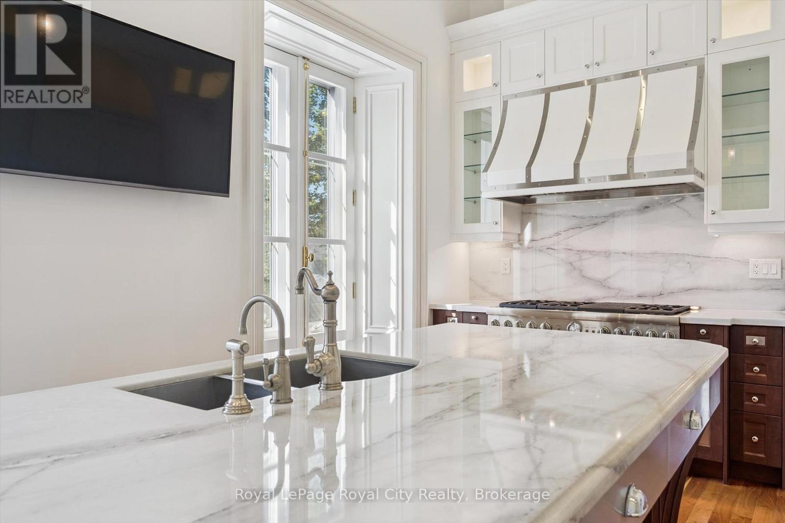 15 - 25 Manor Park Crescent, Guelph, Ontario  N1G 1A2 - Photo 6 - X12440320