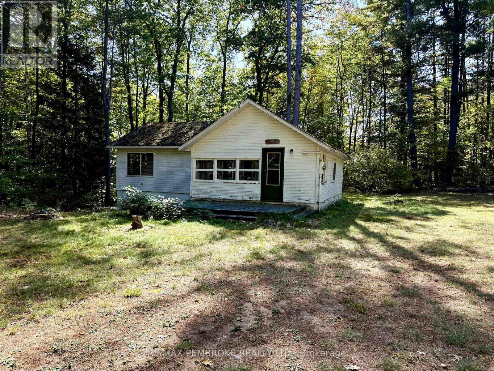18 AMY LANE, Petawawa, Ontario