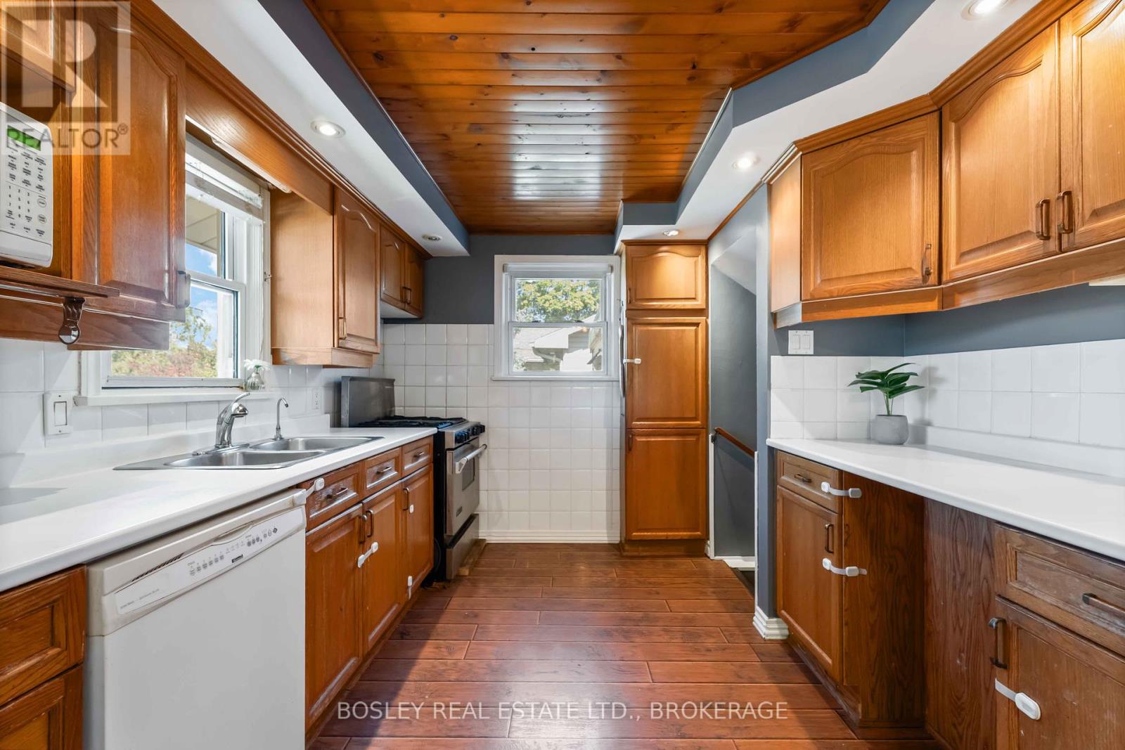 301 Pelham Road, St. Catharines (Rykert/vansickle), Ontario  L2S 1Y4 - Photo 10 - X12440313