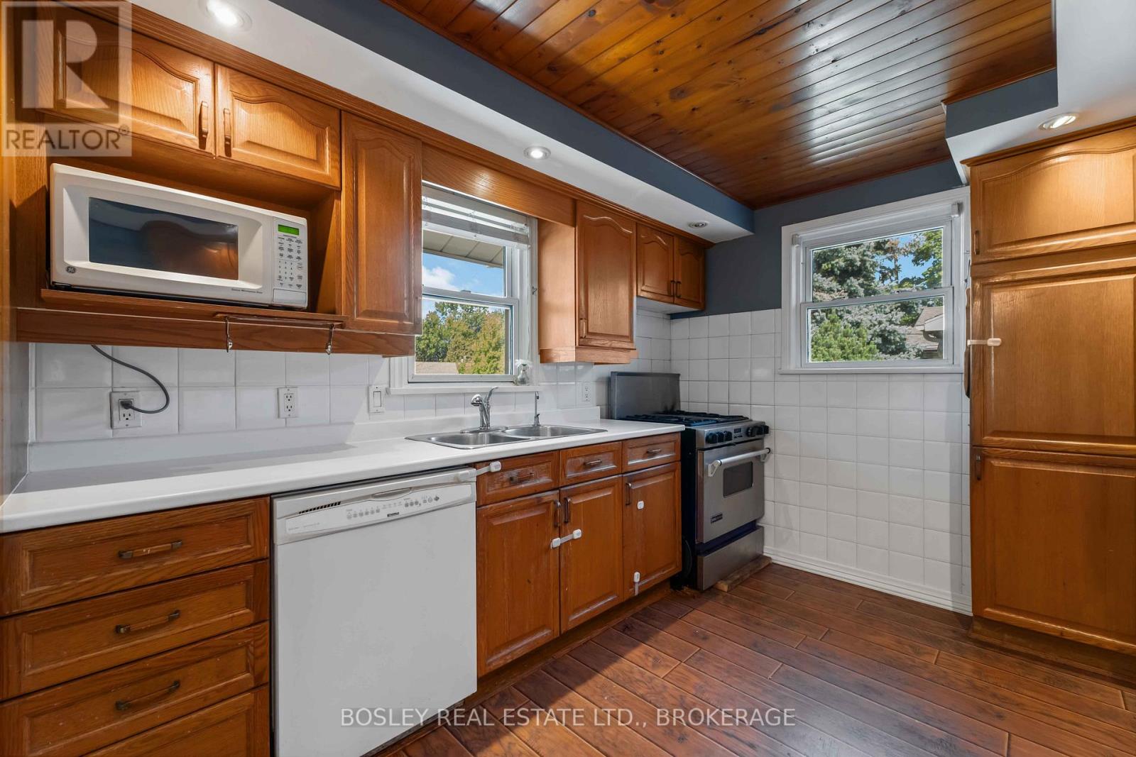 301 Pelham Road, St. Catharines (Rykert/vansickle), Ontario  L2S 1Y4 - Photo 11 - X12440313