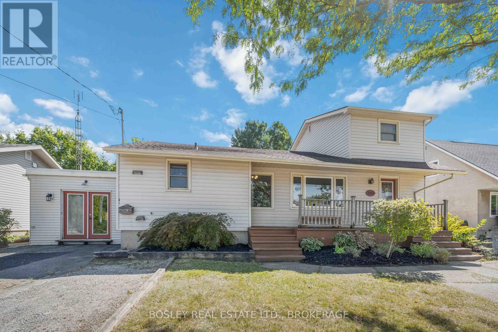 301 Pelham Road, St. Catharines (Rykert/vansickle), Ontario  L2S 1Y4 - Photo 2 - X12440313