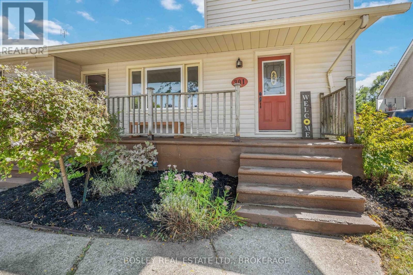301 Pelham Road, St. Catharines (Rykert/vansickle), Ontario  L2S 1Y4 - Photo 3 - X12440313