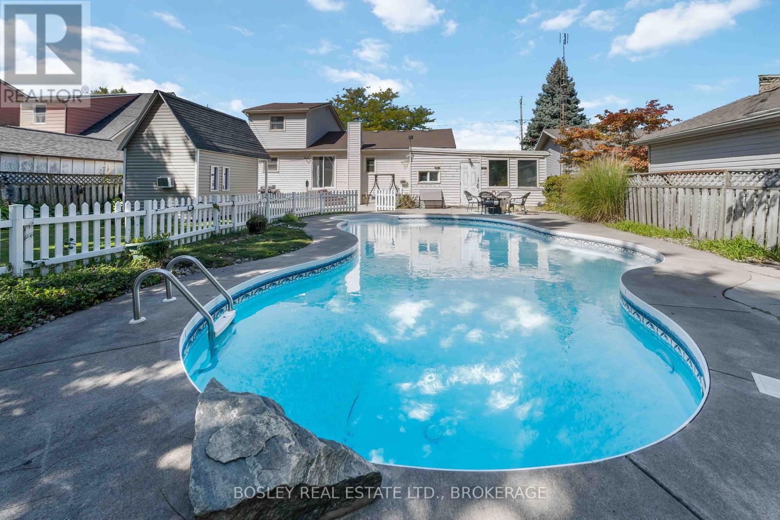 301 Pelham Road, St. Catharines (Rykert/vansickle), Ontario  L2S 1Y4 - Photo 37 - X12440313