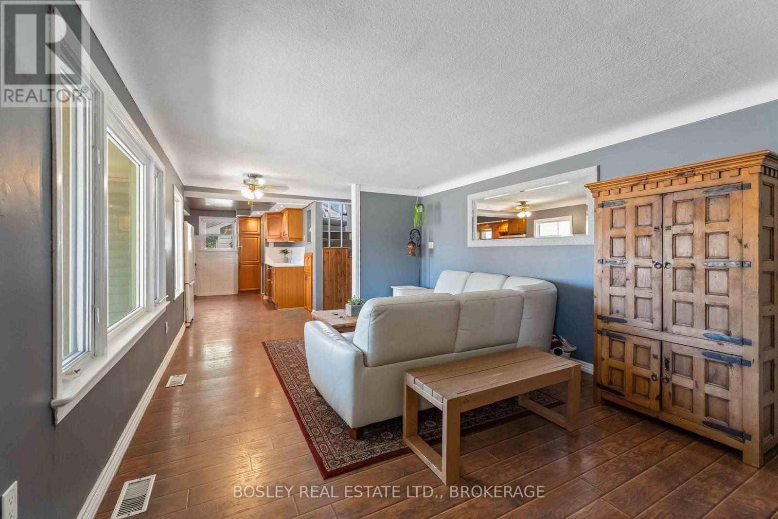 301 Pelham Road, St. Catharines (Rykert/vansickle), Ontario  L2S 1Y4 - Photo 9 - X12440313