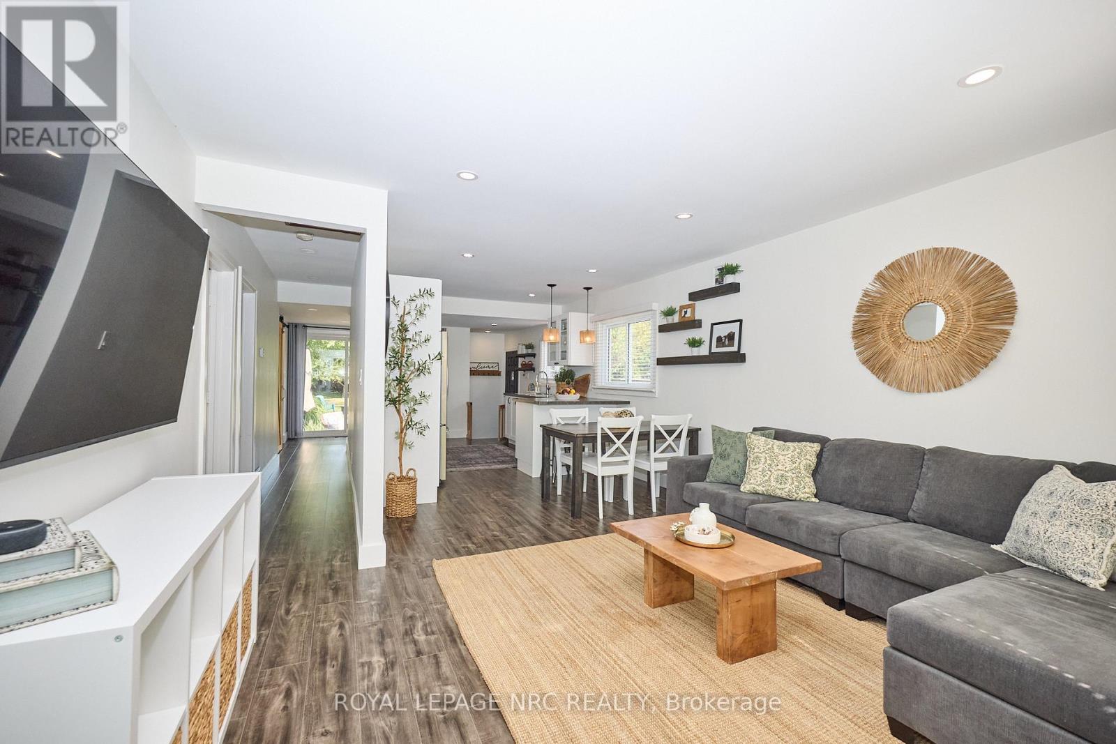 37 Cecil Street, St. Catharines (Lakeport), Ontario  L2N 4B3 - Photo 11 - X12440353
