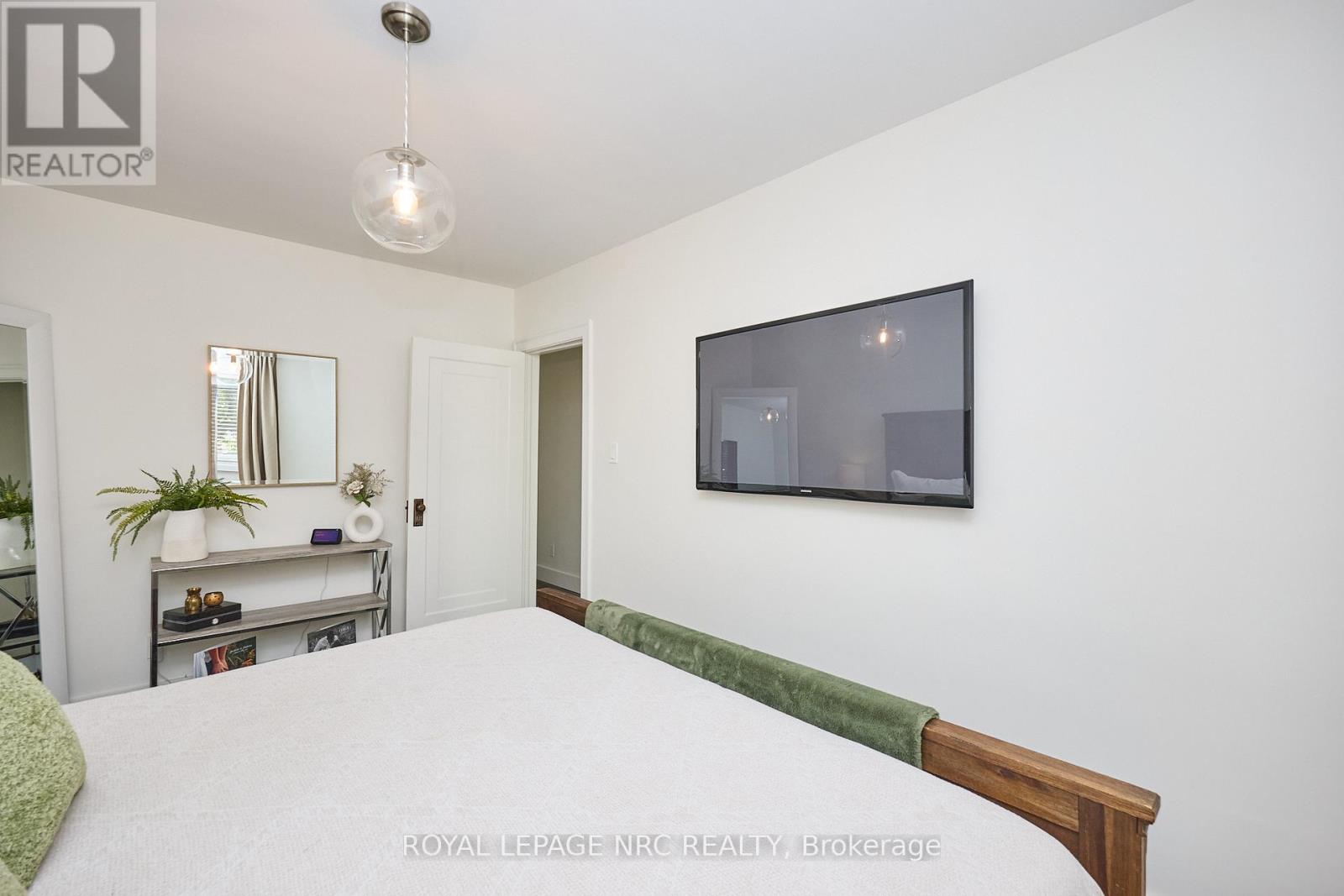 37 Cecil Street, St. Catharines (Lakeport), Ontario  L2N 4B3 - Photo 15 - X12440353