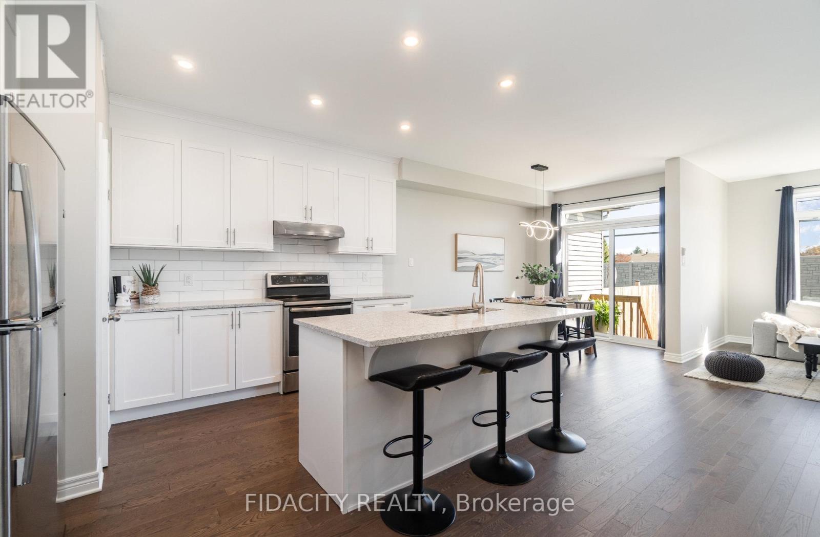 508 Bulat Court, Ottawa, Ontario  K2S 0X6 - Photo 12 - X12439272