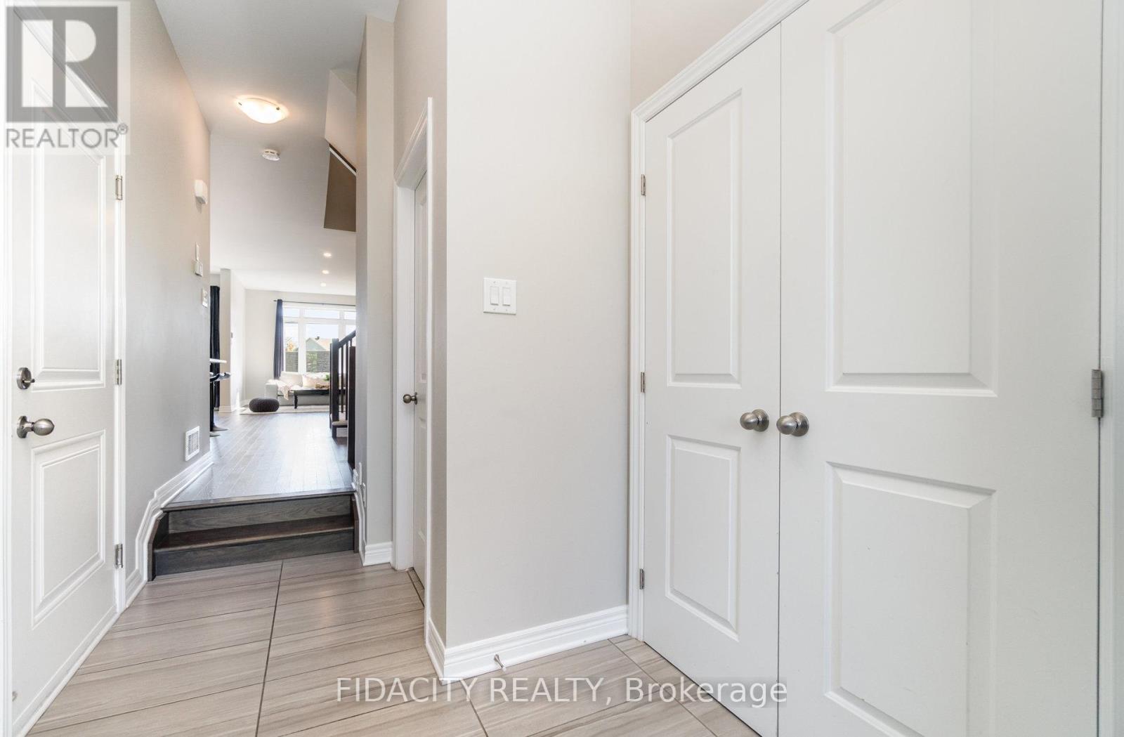 508 Bulat Court, Ottawa, Ontario  K2S 0X6 - Photo 4 - X12439272