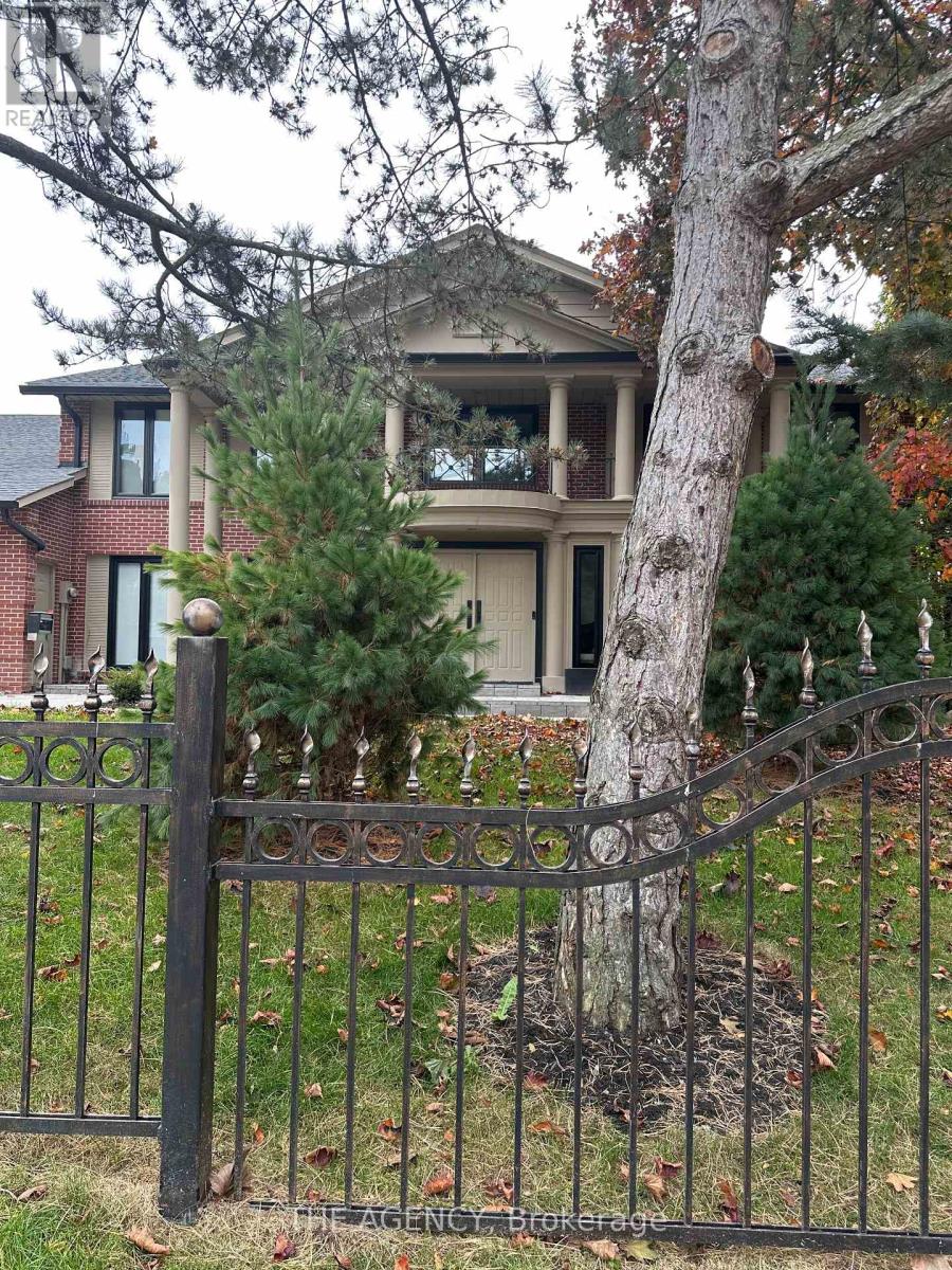 7 Shady Oaks Crescent, Toronto (Bridle Path-Sunnybrook-York Mills), Ontario  M3C 2L4 - Photo 2 - C12440168