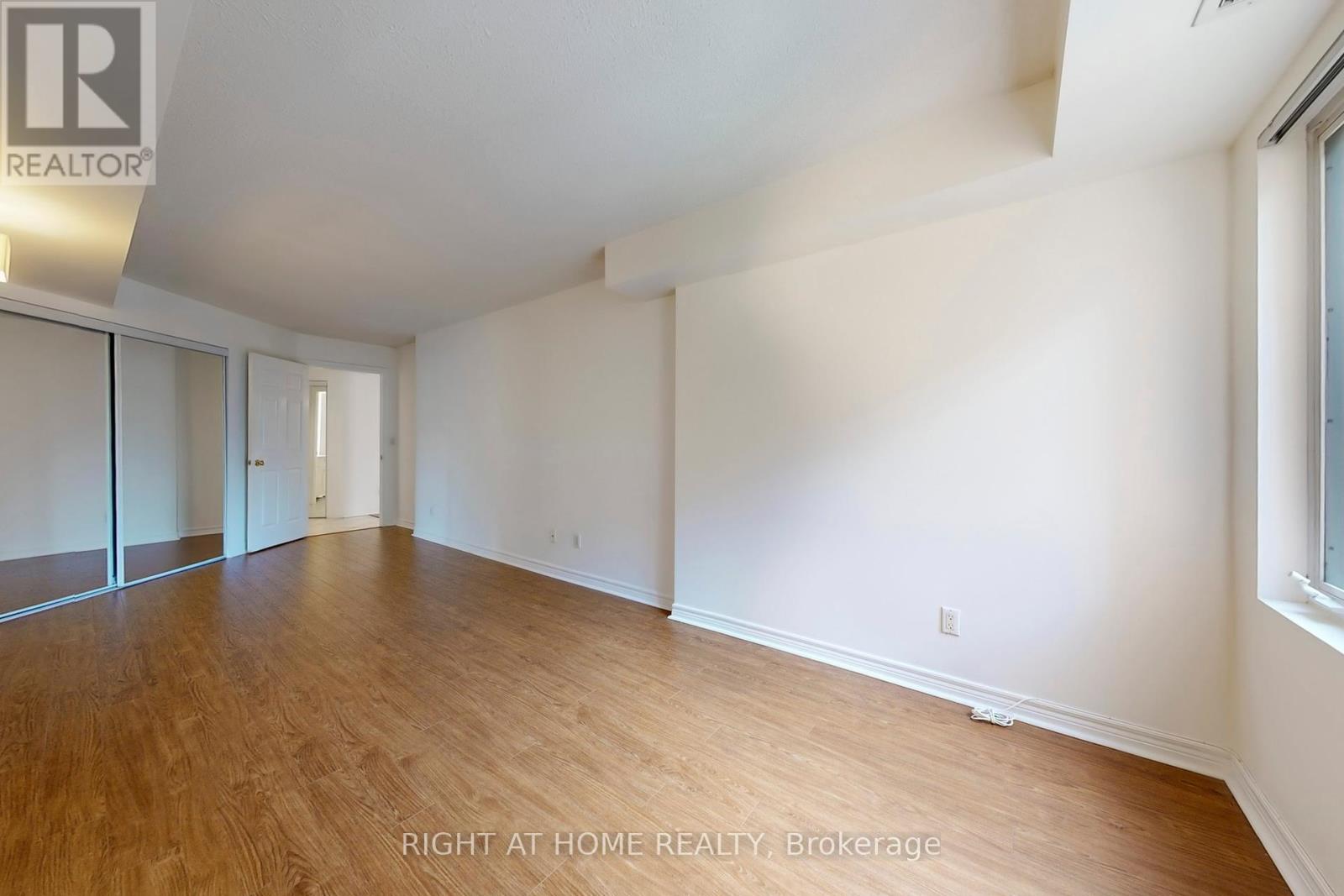 310 - 211 Randolph Road, Toronto, Ontario  M4G 4H1 - Photo 10 - C12440186