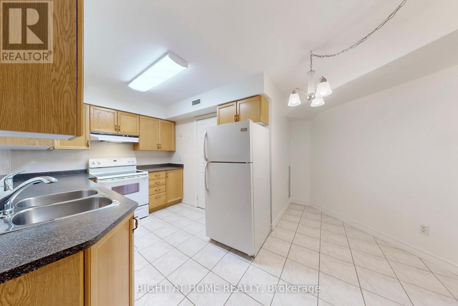 310 - 211 Randolph Road, Toronto, Ontario  M4G 4H1 - Photo 14 - C12440186